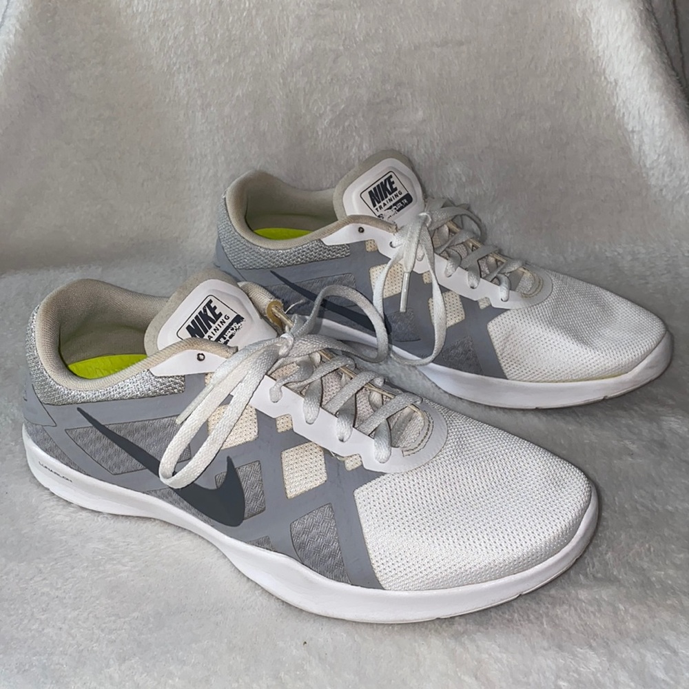 HOST PICK! Nike Women's Lunar Lux TR training sneakers (8.5)